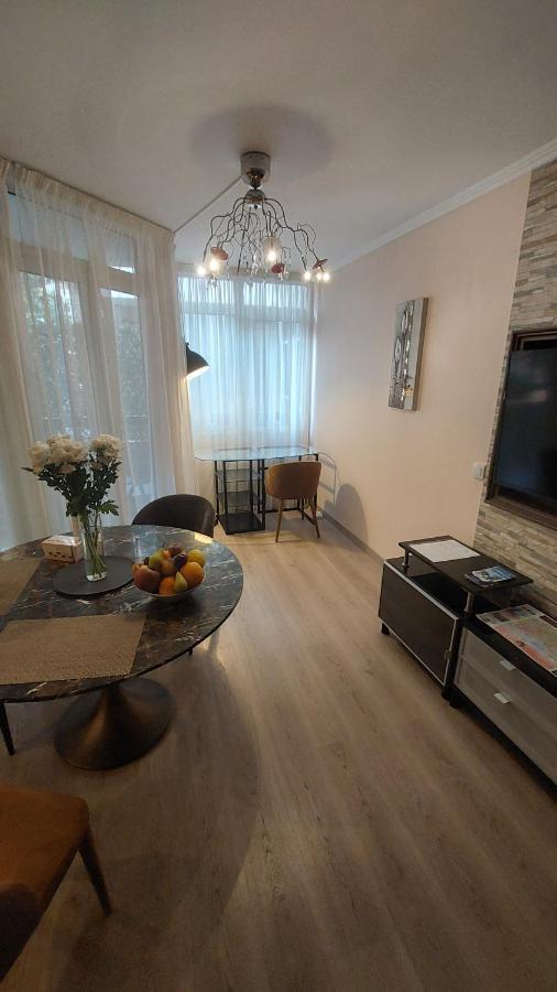 Apartment-avenue Des Fleurs - 06000 *