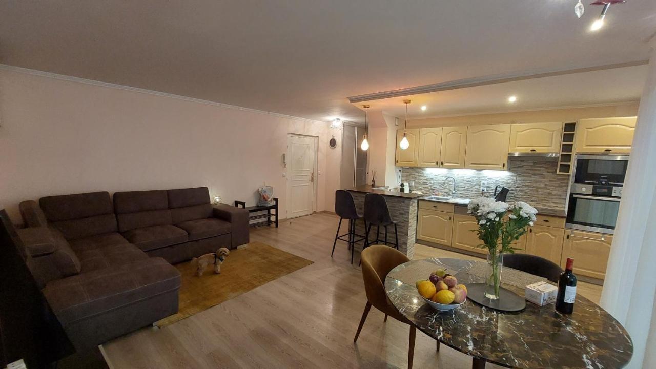 Apartment-avenue Des Fleurs - 06000 Nice