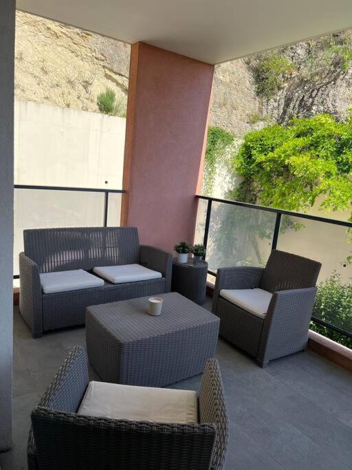 Apartment Tres Joli 2 Pieces Calme Ensoleille Avec Piscine