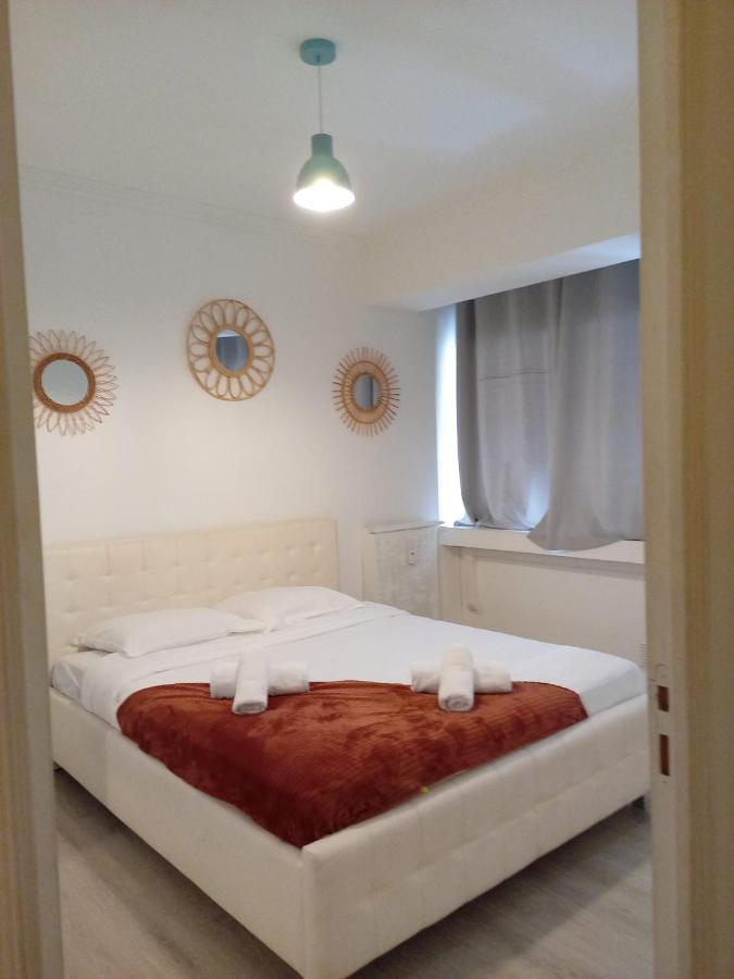 Meyerbeer Yourhosthelper Nice