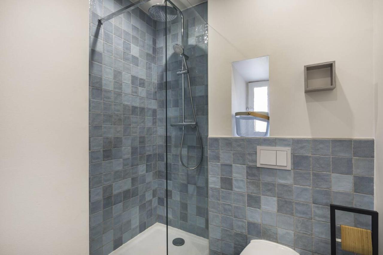 White Light, 1 Minute A Pied Du Port! Apartment