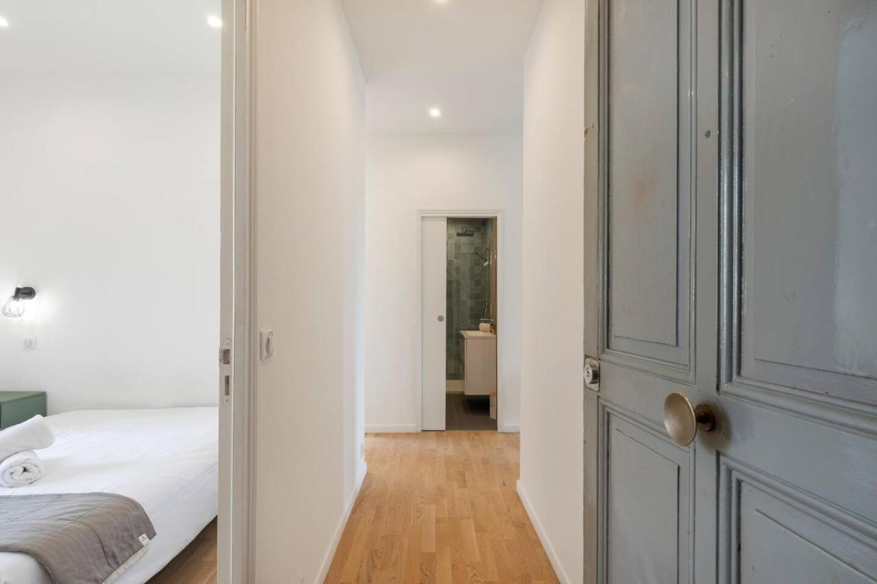 Apartment White Light, 1 Minute A Pied Du Port! Nice