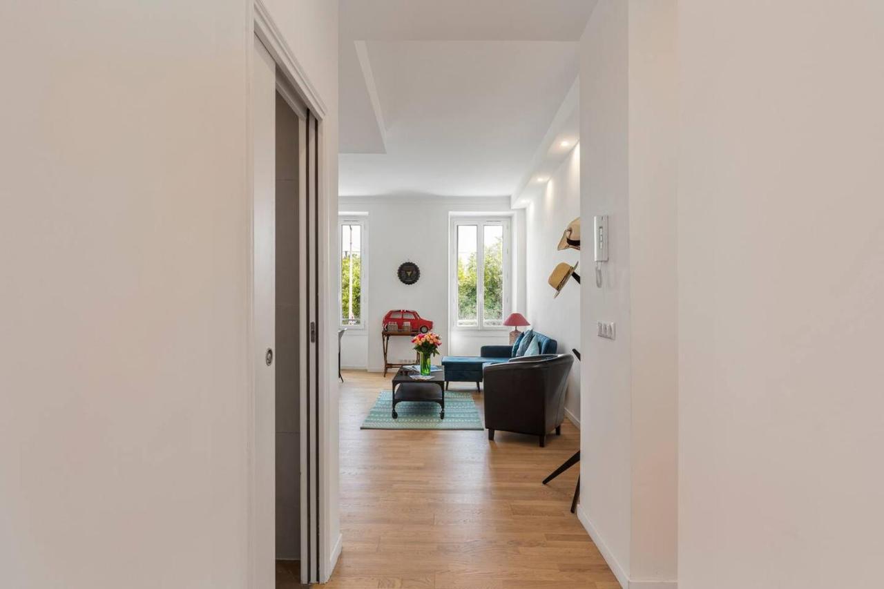 White Light, 1 Minute A Pied Du Port! Nice