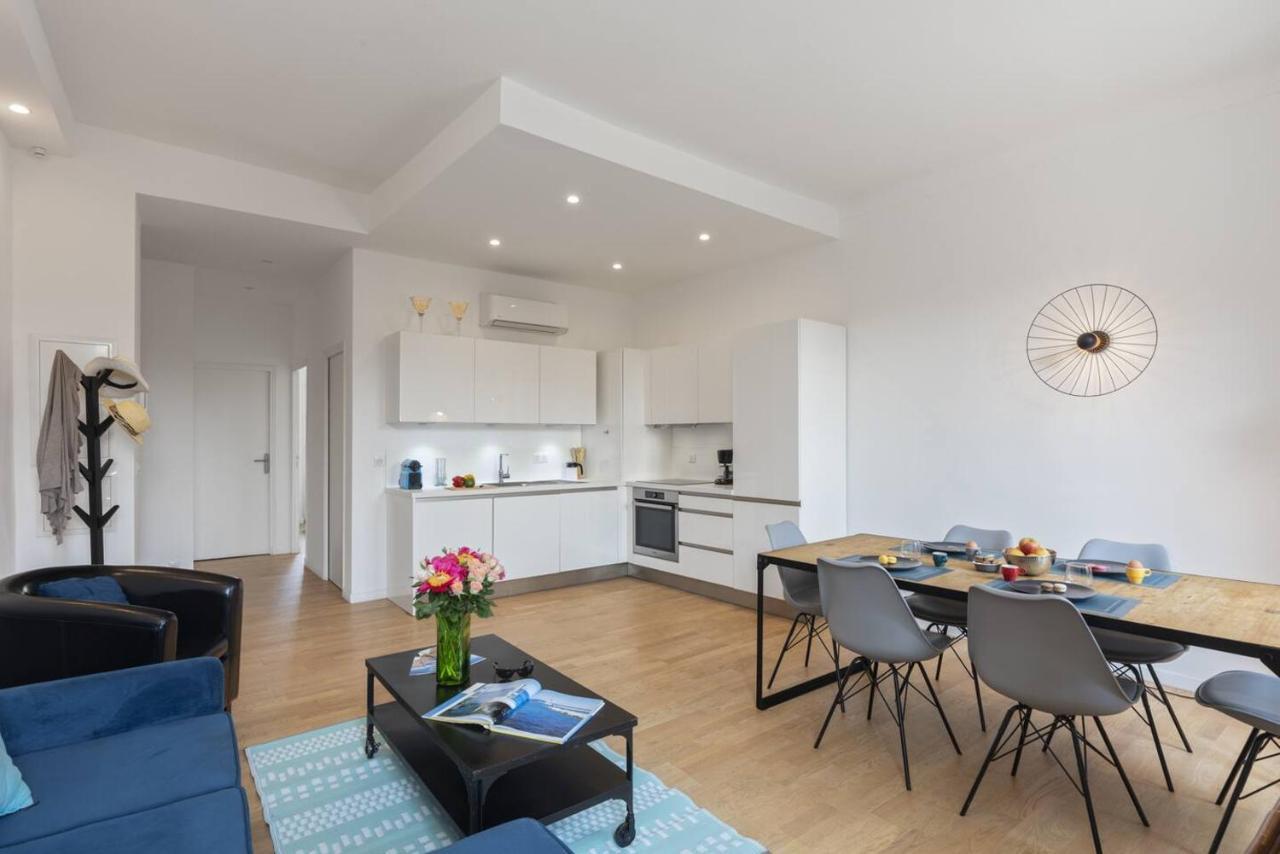 Apartment White Light, 1 Minute A Pied Du Port! Nice