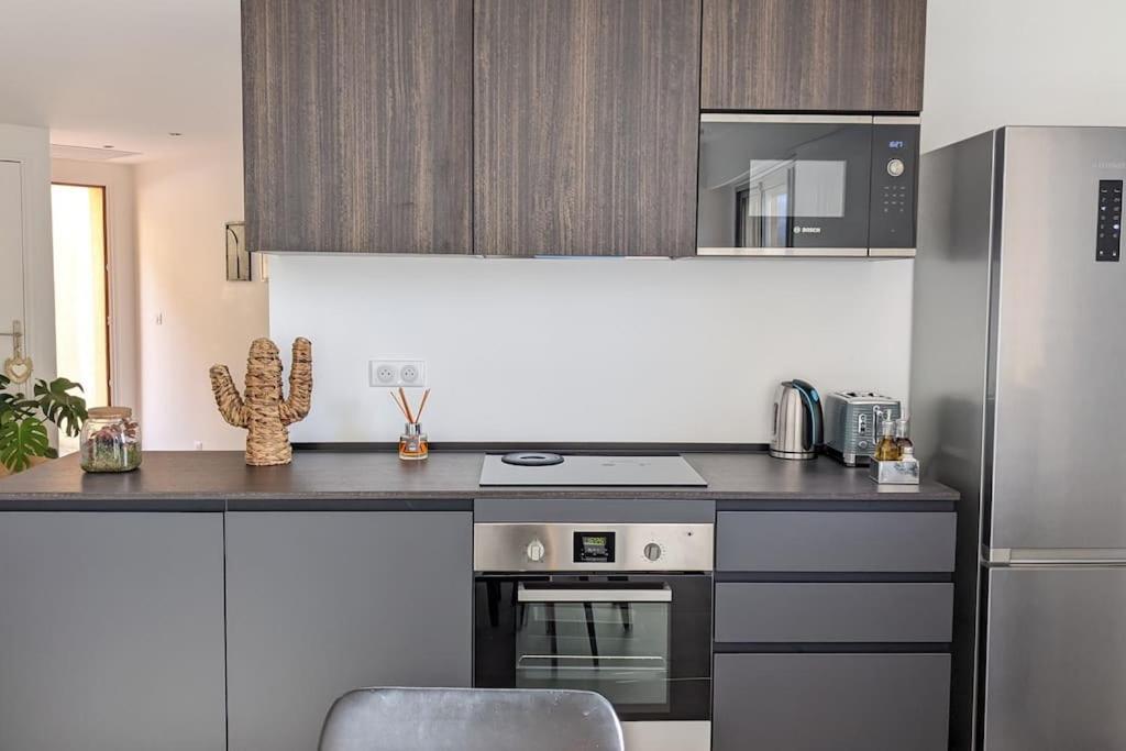 3 Pieces Dans Avec Piscine Apartment *