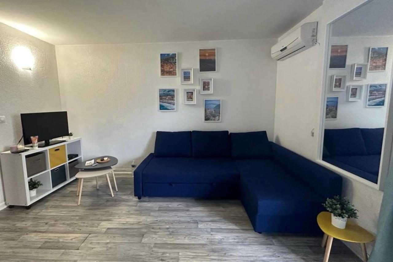 Bright Studio With Balcony At The Foot Of The Sea Apartment *