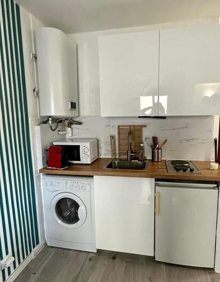 Bright Studio With Balcony At The Foot Of The Sea Apartment