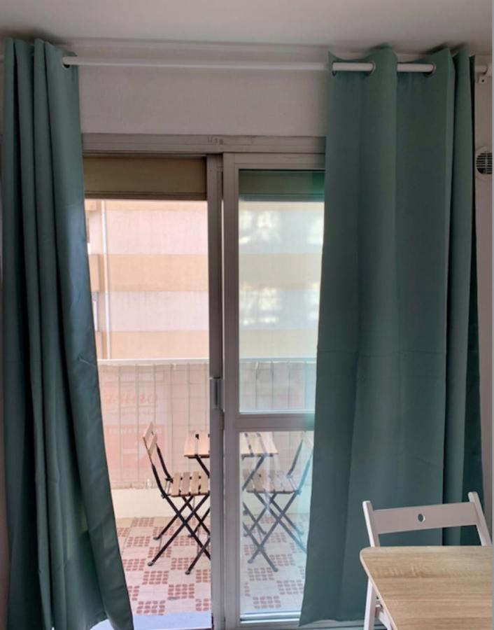 Bright Studio With Balcony At The Foot Of The Sea Apartment *