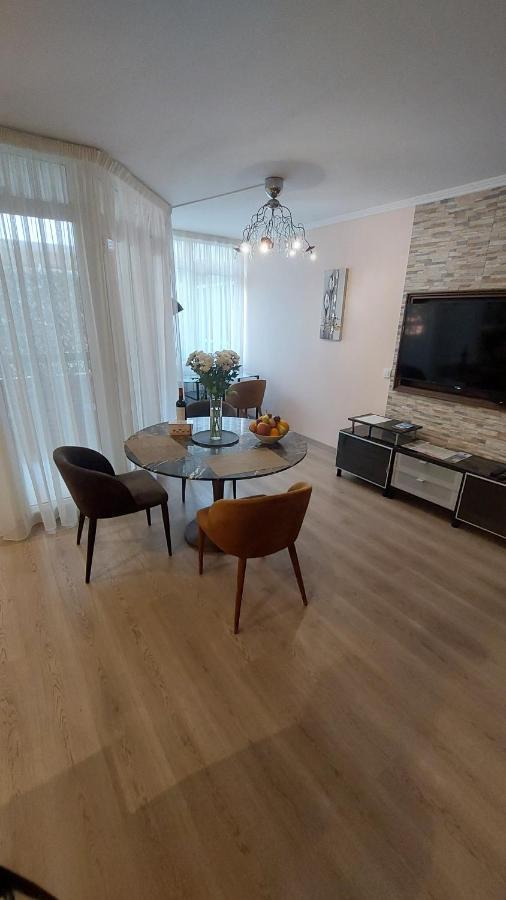 Apartment-avenue Des Fleurs - 06000 * Nice