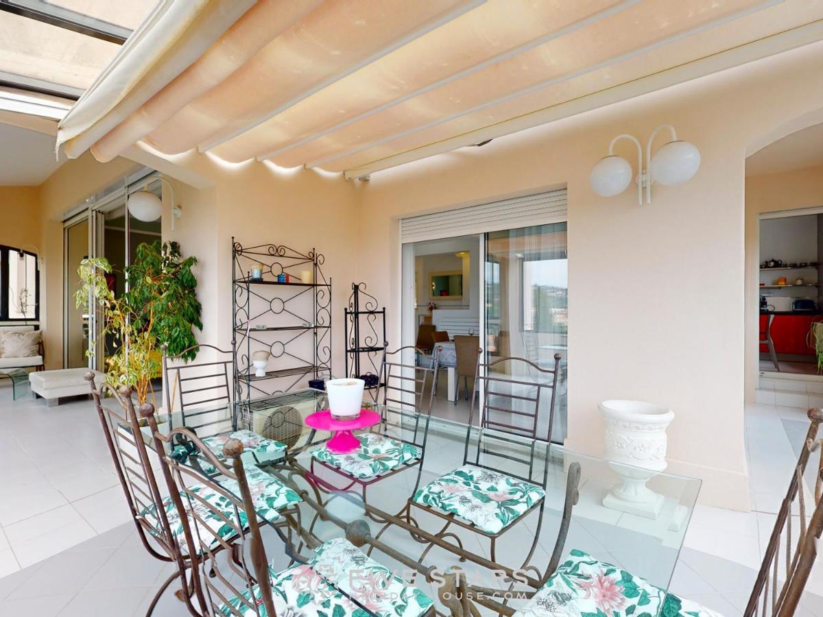 Elise Five Stars Holiday House Nice