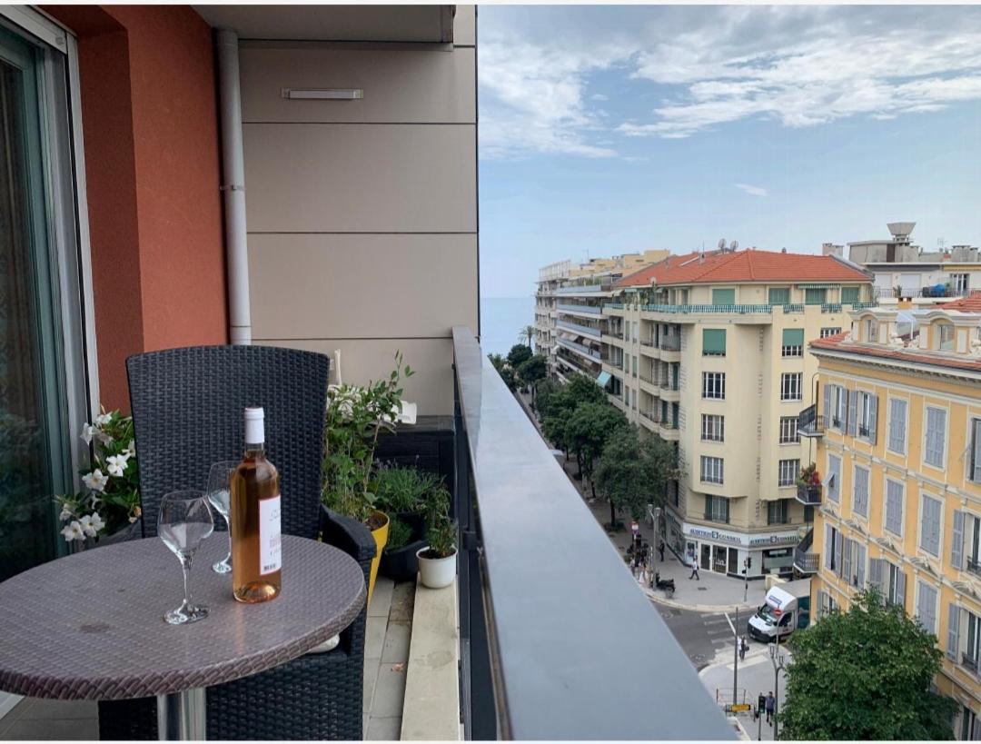 Pretty Flat, 100m Promenade In City Center Nice