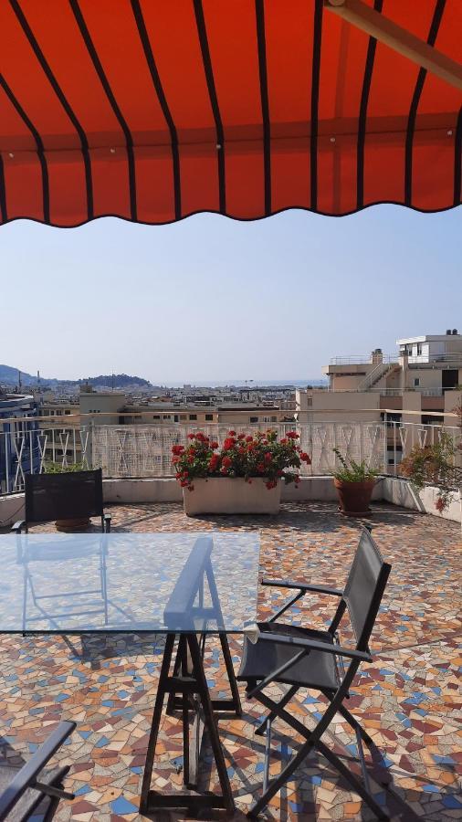 Sur Le Toit Apartment *