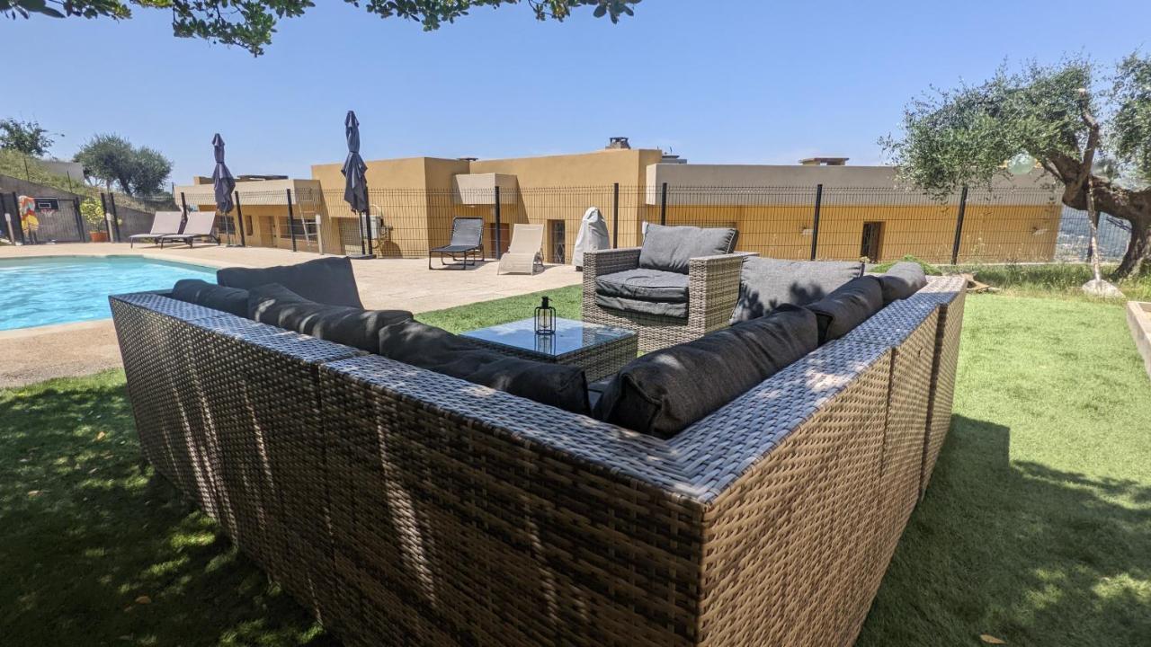 3 Pieces Dans Avec Piscine Nice