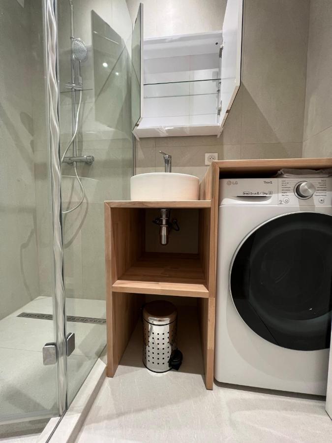 Vernier Apartment *