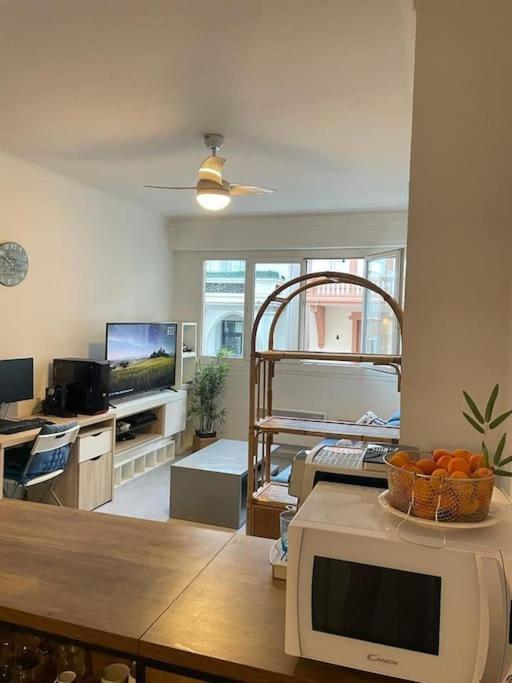 2 Pieces 37m2,350m De La Apartment