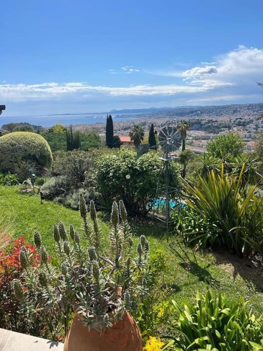 Avec Vue Et Piscine Villa *