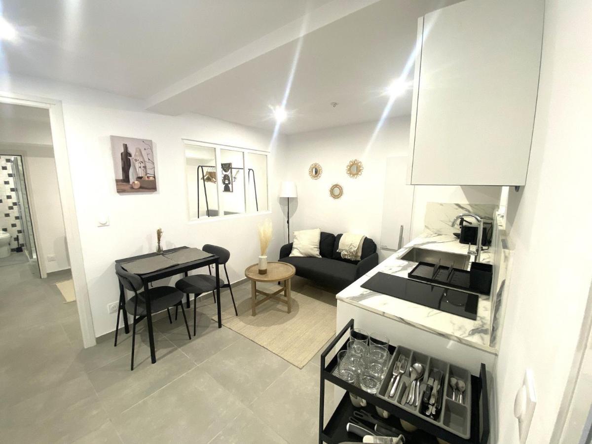 Republique Centre A1 *