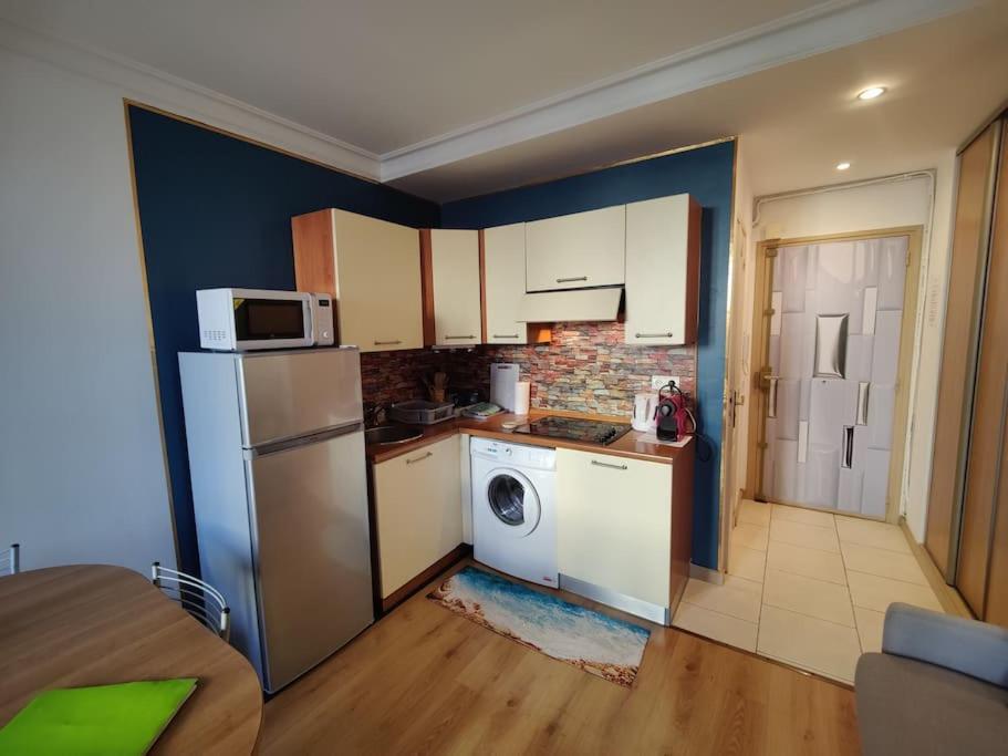 Close To Beaches And Shops, Up 6 Pers