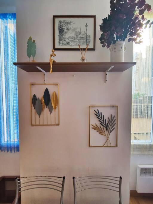 Apartment Close To Beaches And Shops, Up 6 Pers Nice