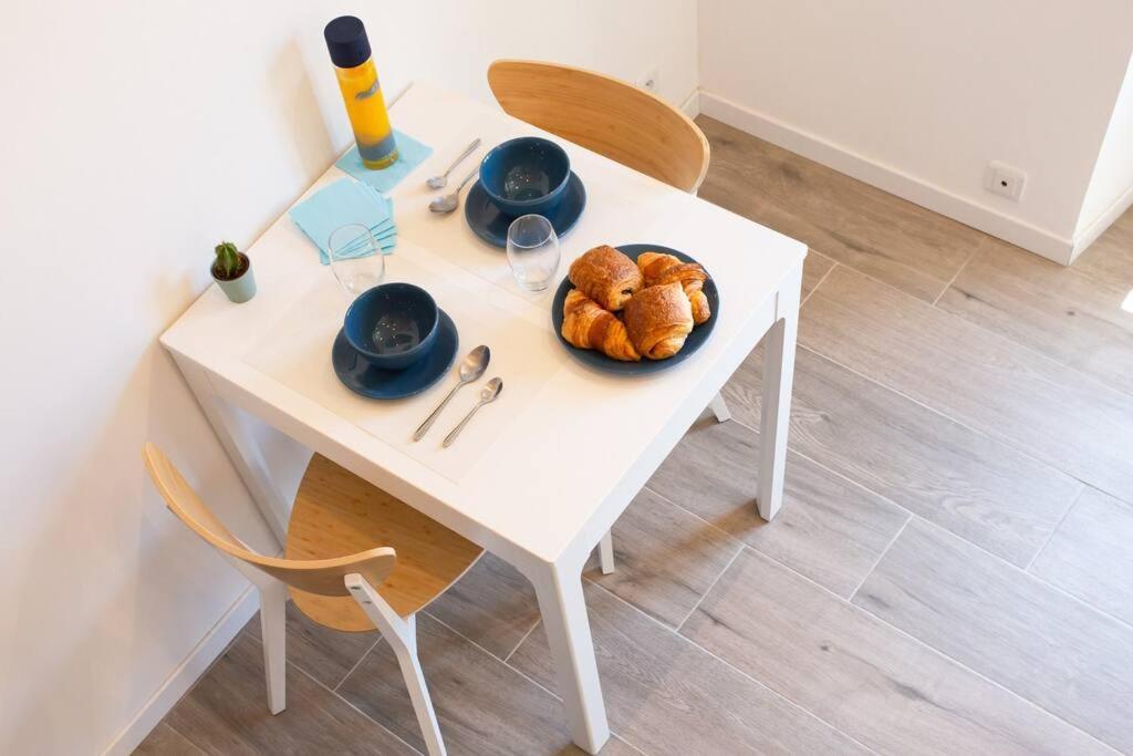 #2 Staywiz Us - Floor Ac & Balcony *