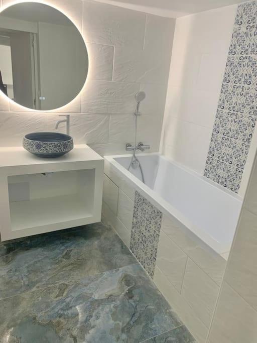 Nouveau - Mamac - Centre Apartment *