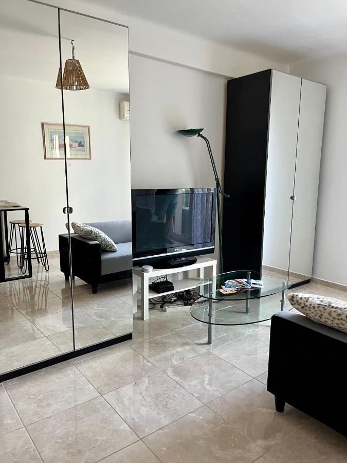 Bel Avec Balcon En Centre-ville Apartment Nice