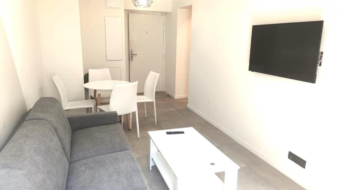 Appartement Baie Des Anges Proche 102