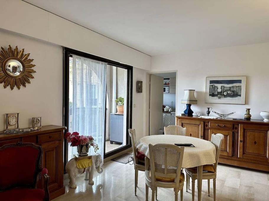 Signature Carre D'or