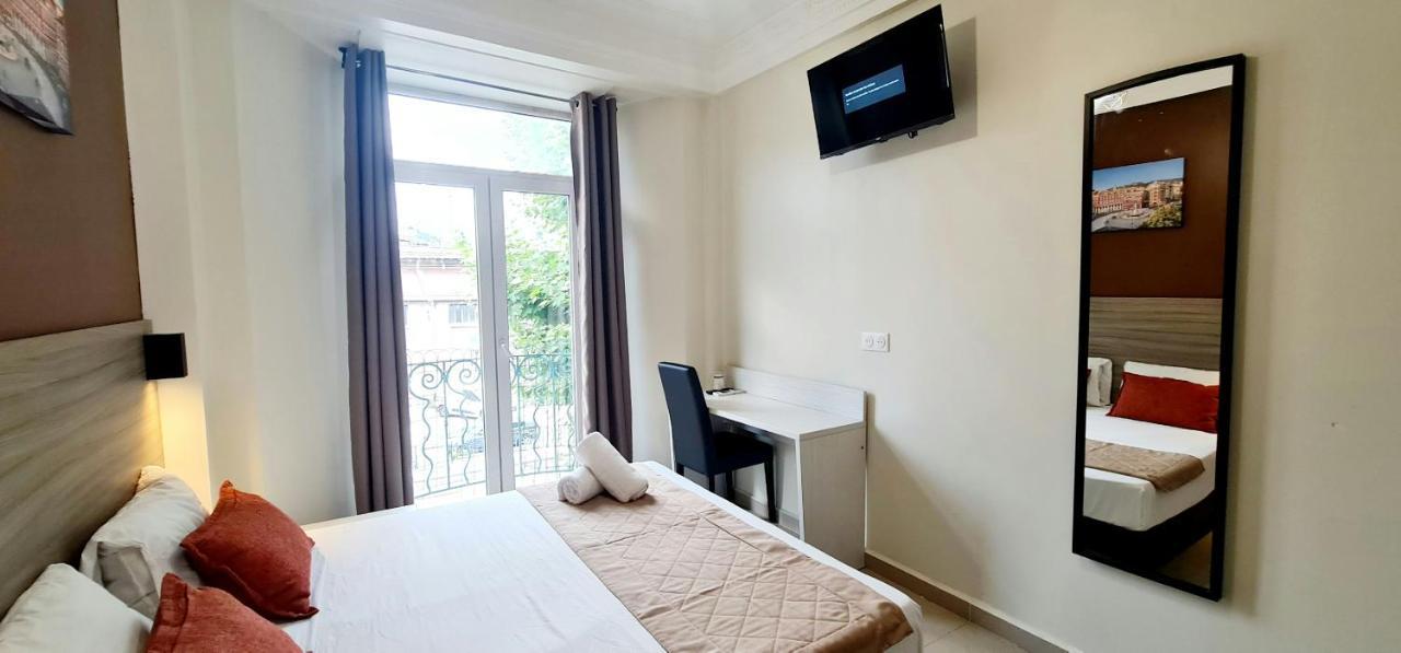 Hotel Evelia *