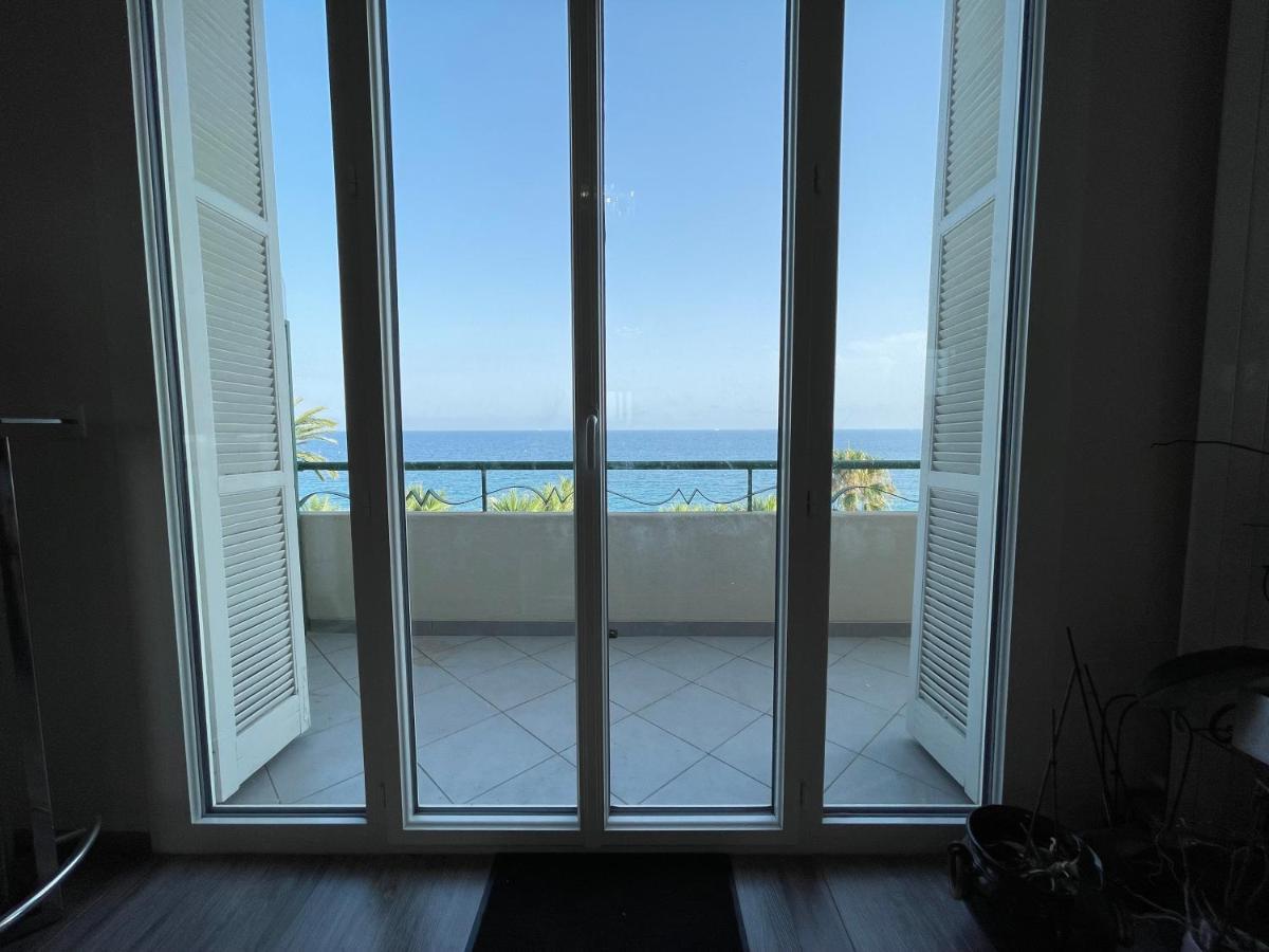 Apartment Derniere Etage Sur La Promenade! Nice