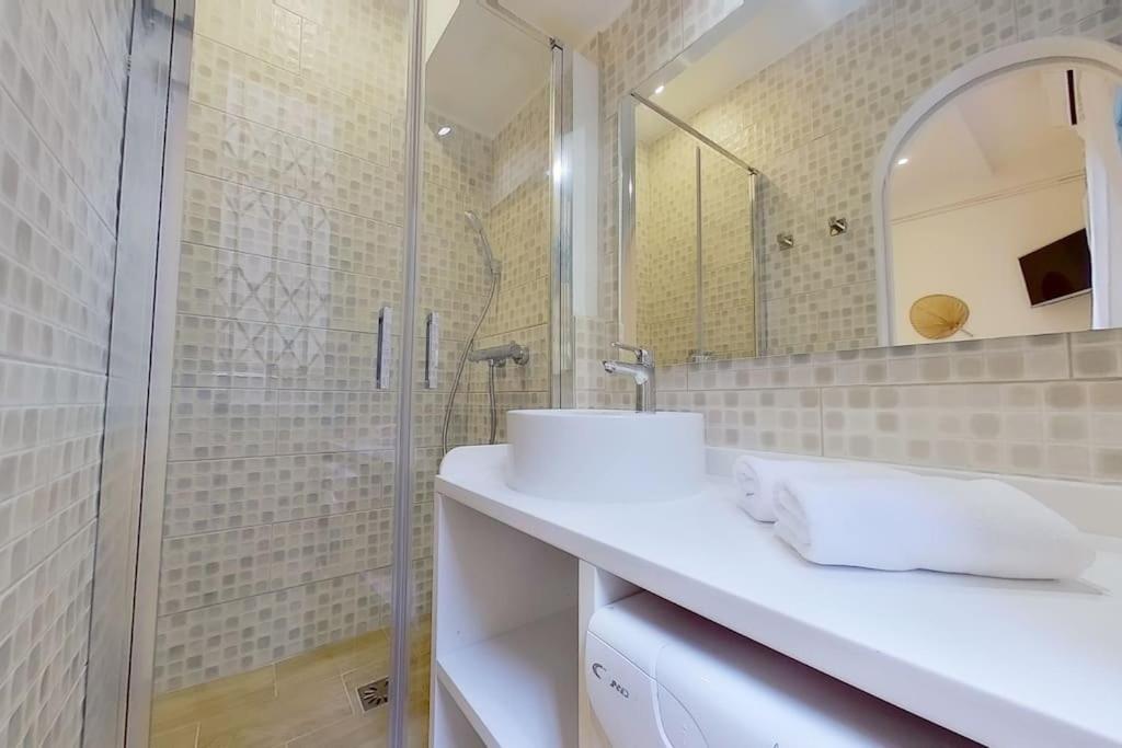 Studio Centre Proche Mer - Carre D'or