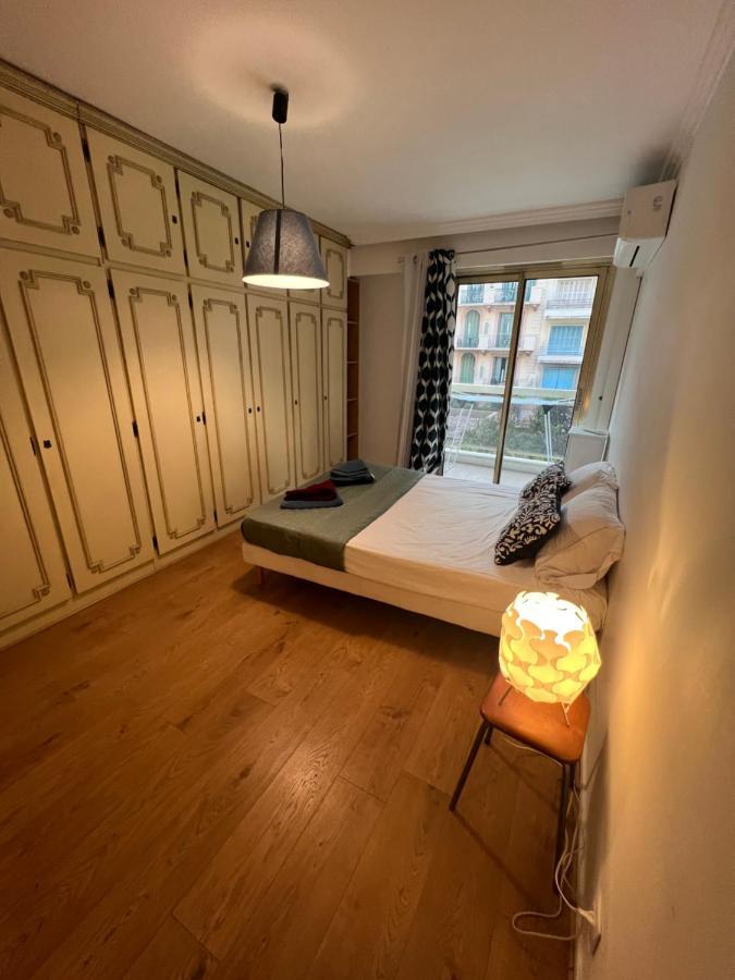 Beachfront Promenade Apartment: Sea Views And Easy Beach Access Apartment