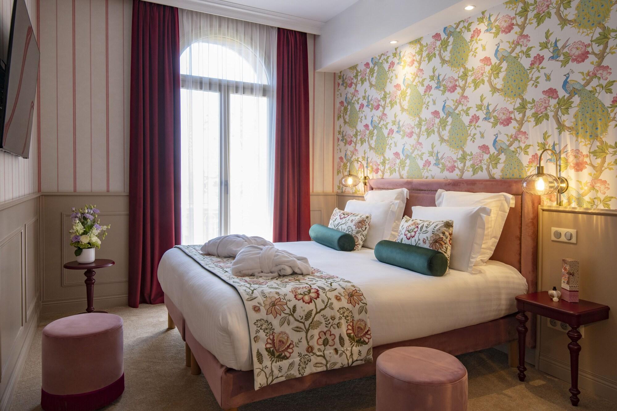 Petit Palais Hotel 4*