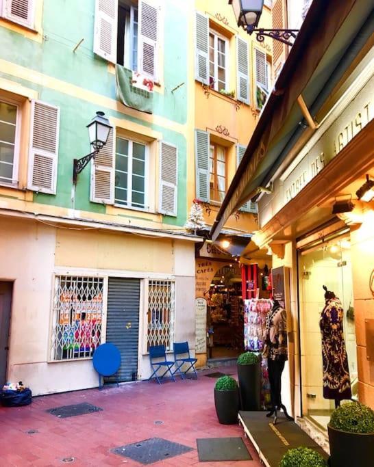 Bright At Mimi's Nice