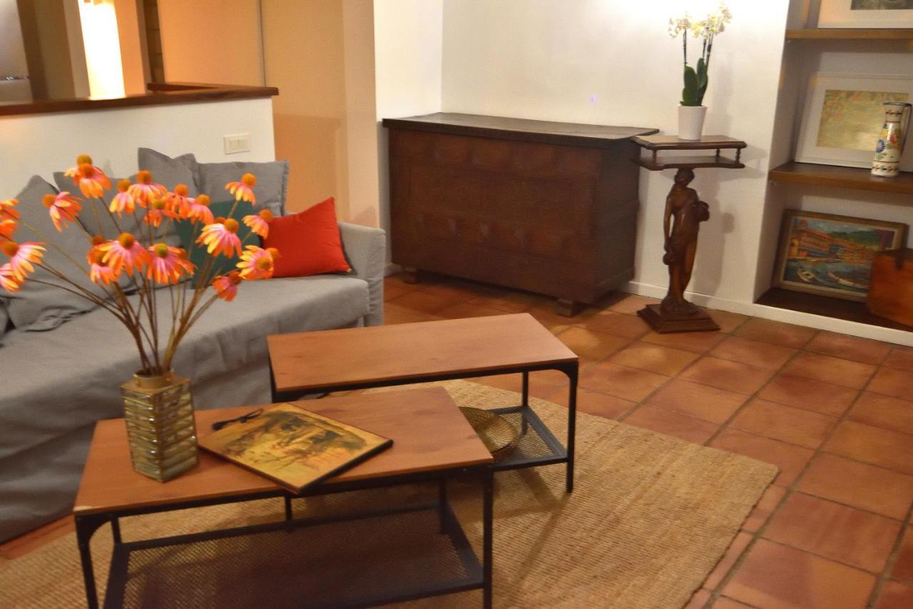 33 On The Old Historic Senate Square