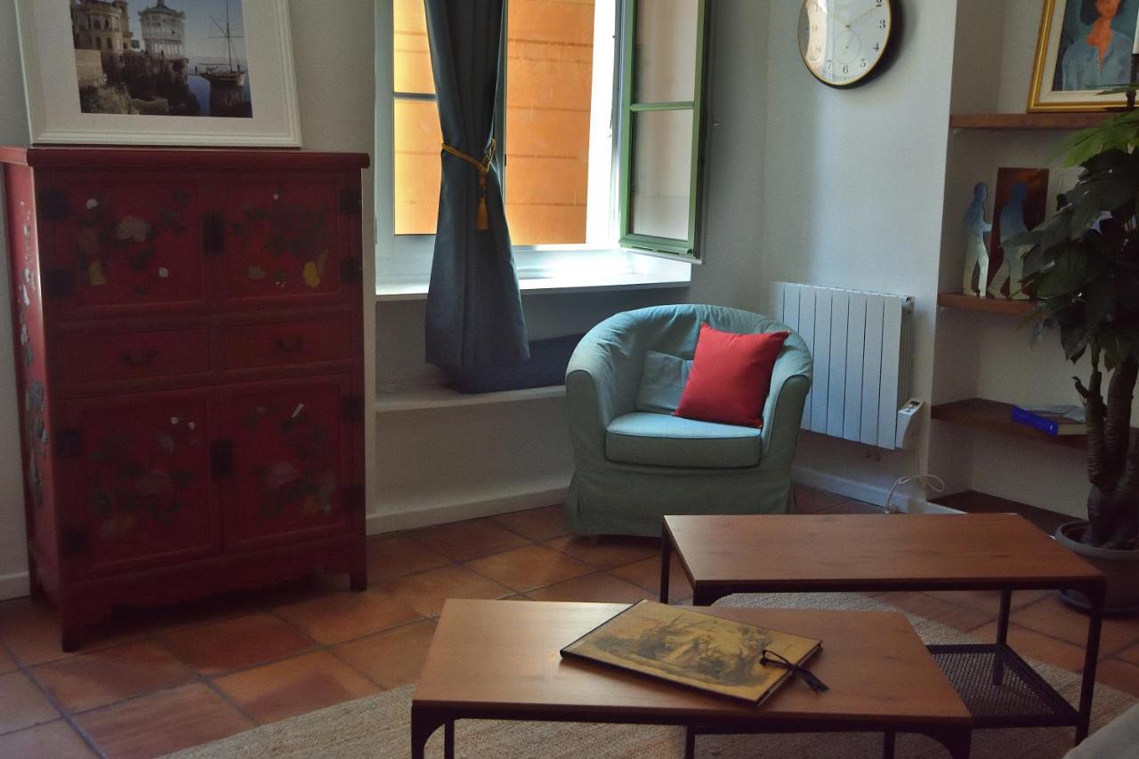 33 On The Old Historic Senate Square Apartment Nice