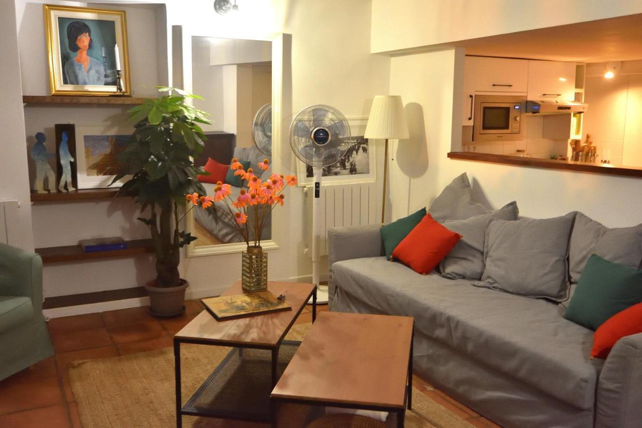 33 On The Old Historic Senate Square *