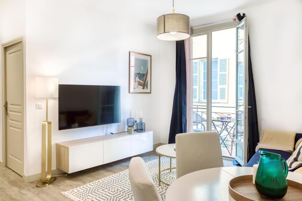 #44 1 Bdr Flat Cap Ac Balcony 5mins Walk To Appartement *