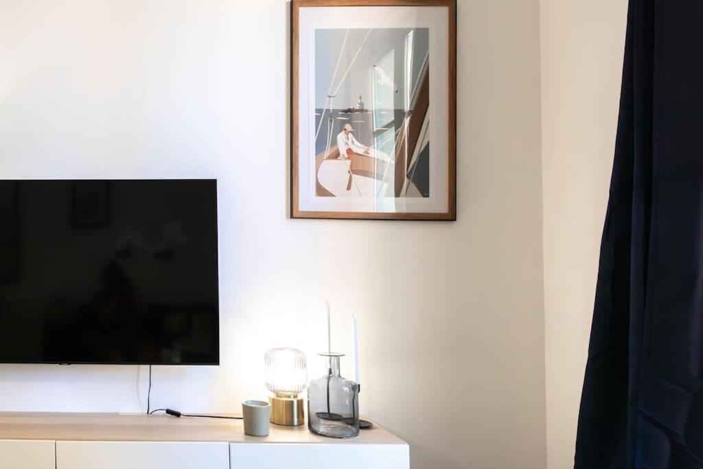 #44 Staywiz Us -1 Bdr Flat Cap Ac Balcony 5mins Walk To