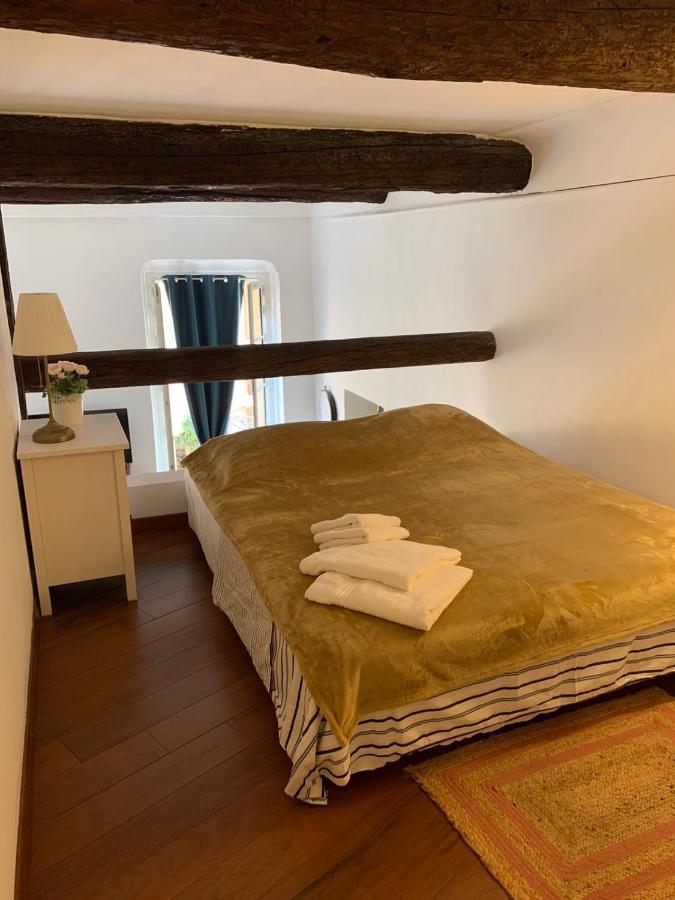 33 On The Old Historic Senate Square Apartment