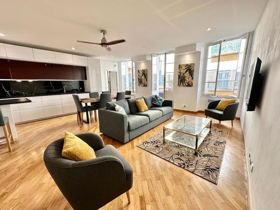 Apartment Downtown Modern Luxury - 3 Bedrooms 3 Baths Nice