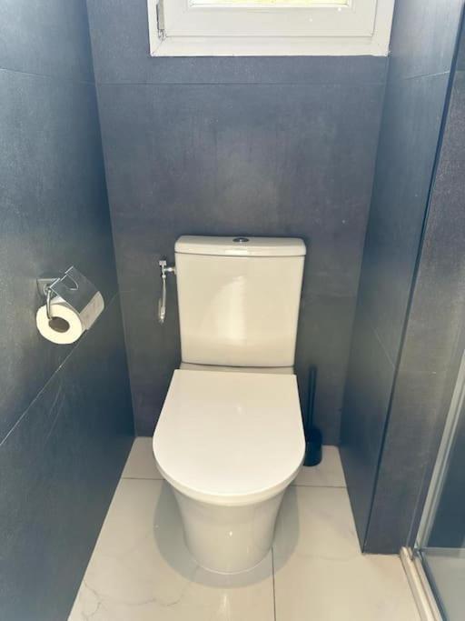 Downtown Modern Luxury - 3 Bedrooms 3 Baths Apartment