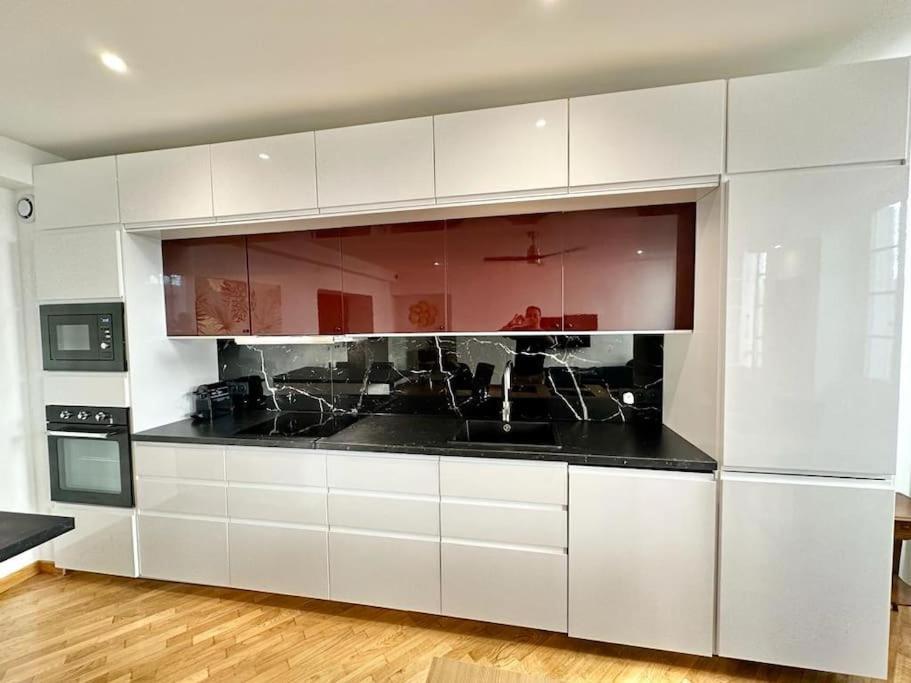 Apartment Downtown Modern Luxury - 3 Bedrooms 3 Baths