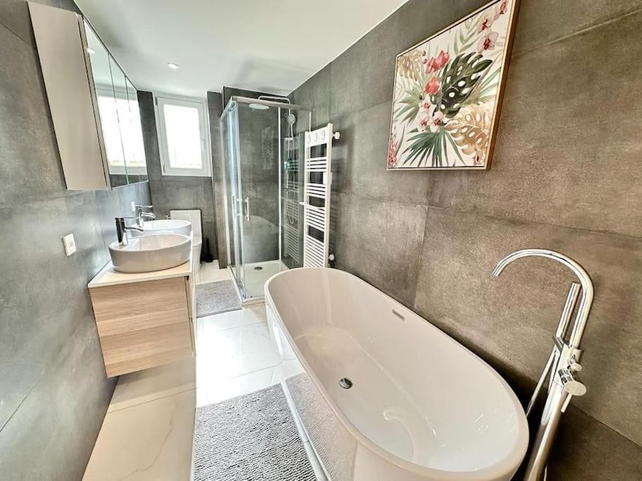 Apartment Downtown Modern Luxury - 3 Bedrooms 3 Baths *