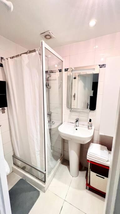 Umbaa - Cute Studio Apartment *