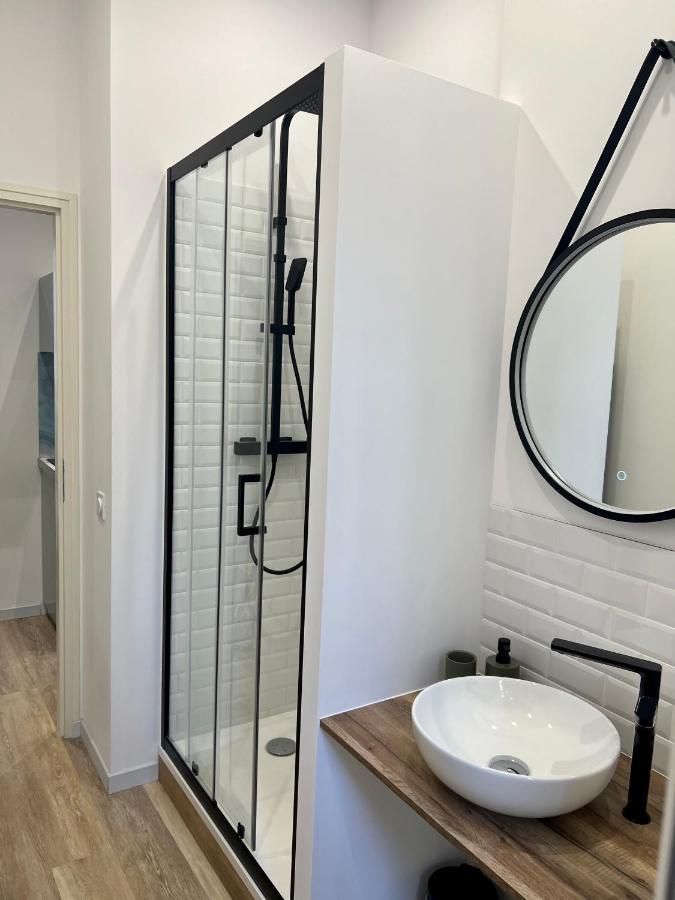 Apartment 3 Pieces A *