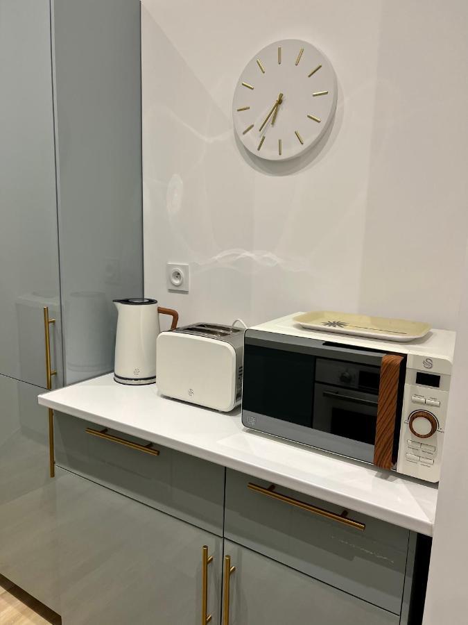 3 Pieces A Apartment