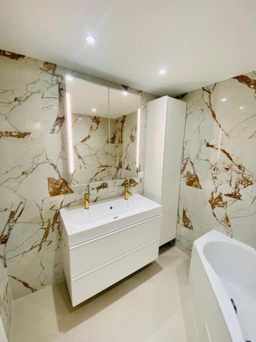 T3 Duplex Cosy & Calme Au Port - Tram Apartment Nice