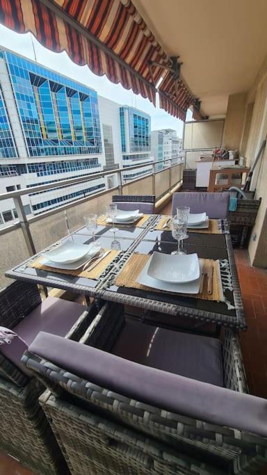 Apartment Face Et Plages Avec Terrasse. *