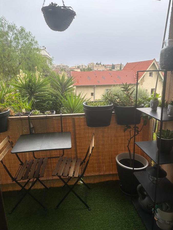 Homestay Location De Privee Dans Prive, Jardins Et Parking Gratuit 1 Min To Tramway Et 9 Min De Centre-ville, Accessibilite A Plusieurs Transports